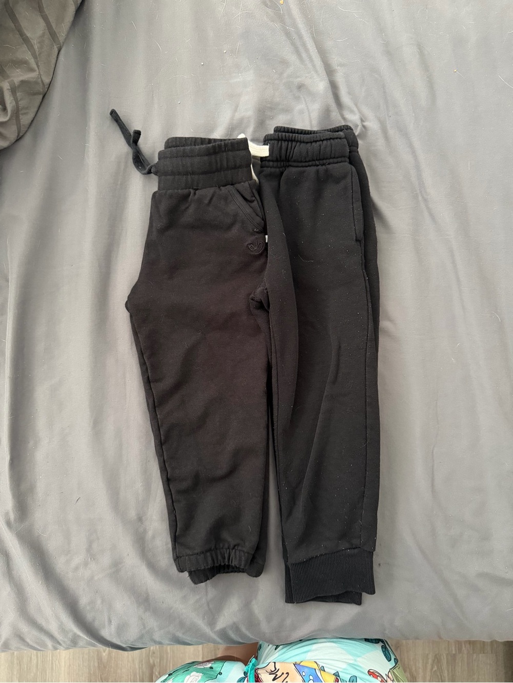 Birdie Bean & Old Navy Black Joggers 3T GUC